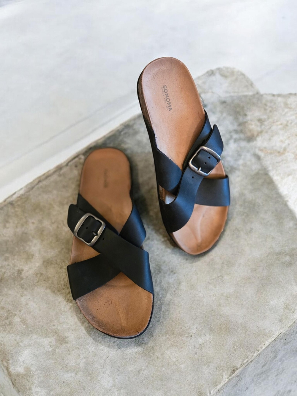 Sonoma Black and Tan Crisscross Buckle Sandals